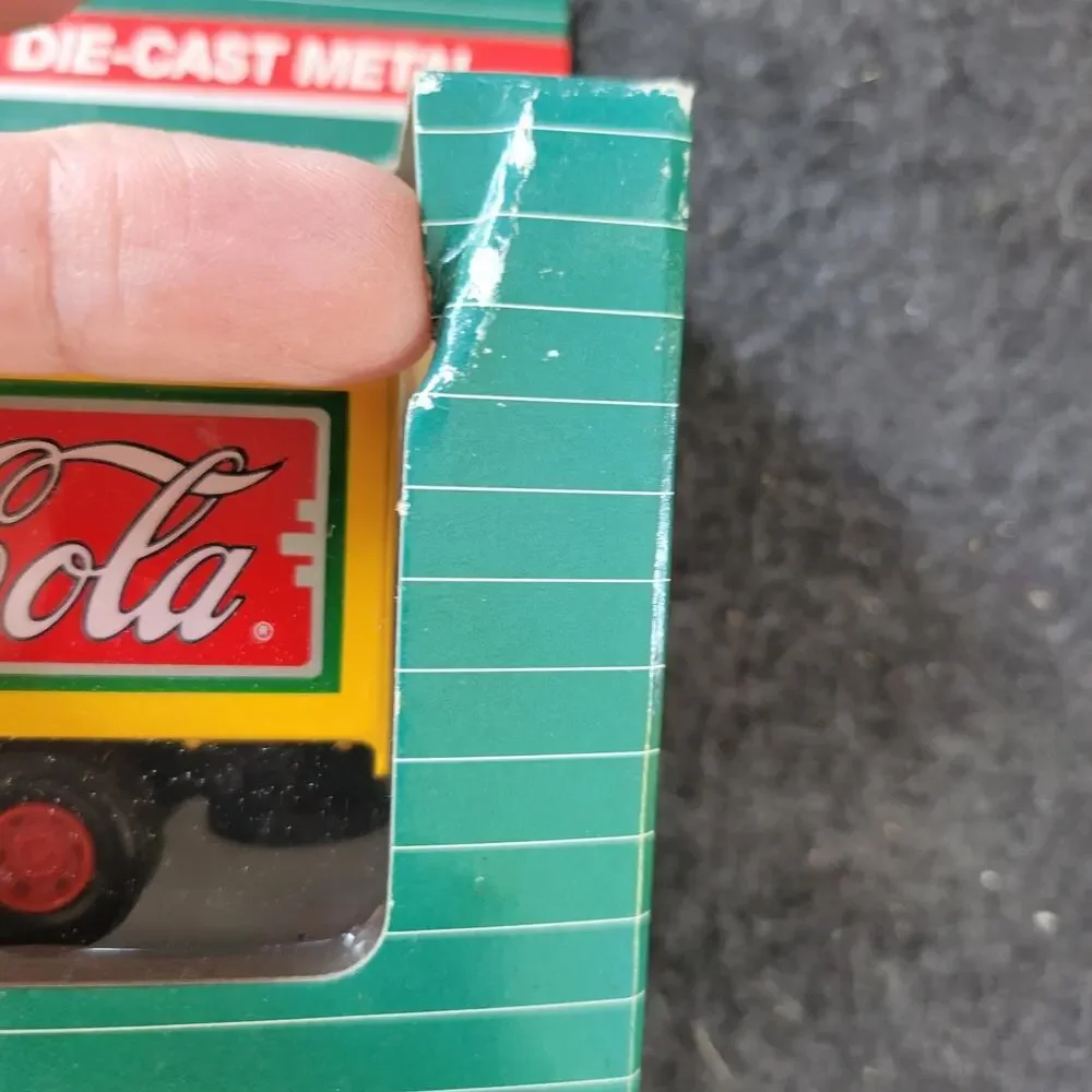 Vintage 1991 Coca Cola‎ Mack Model BM, 1:64, Diecast, Black and Yellow, New